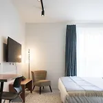 Otel Yust