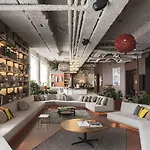 Yust Hotel *