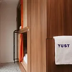 Hotel Yust *