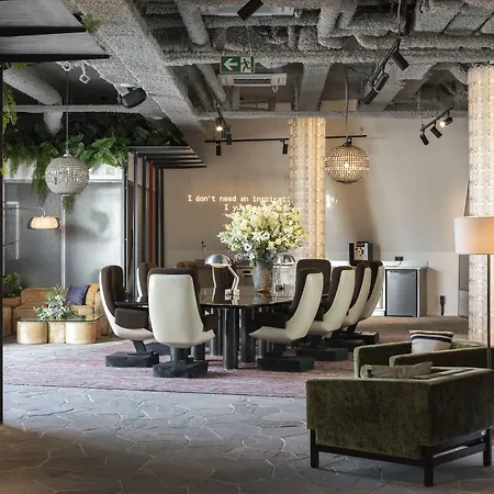 Yust Hotel *