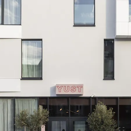 Yust لييج