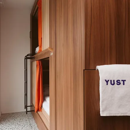 호텔 Yust *