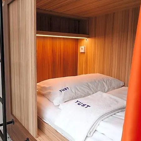 Hotel Yust *