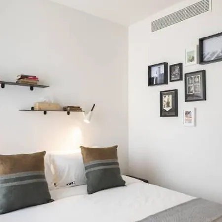 Yust Hotel *